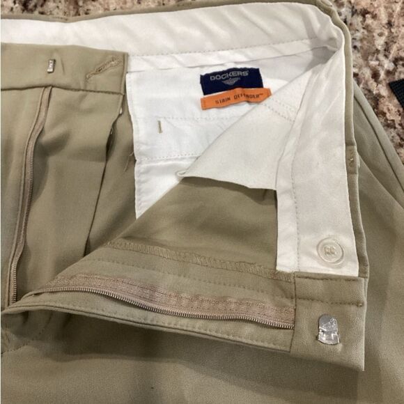 Dockers Pants Men's Size 34/32 Color Tan Stain Defender - Picture 4 of 6